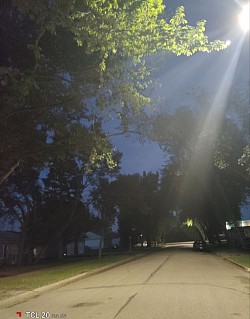 I love the rays from the street light here